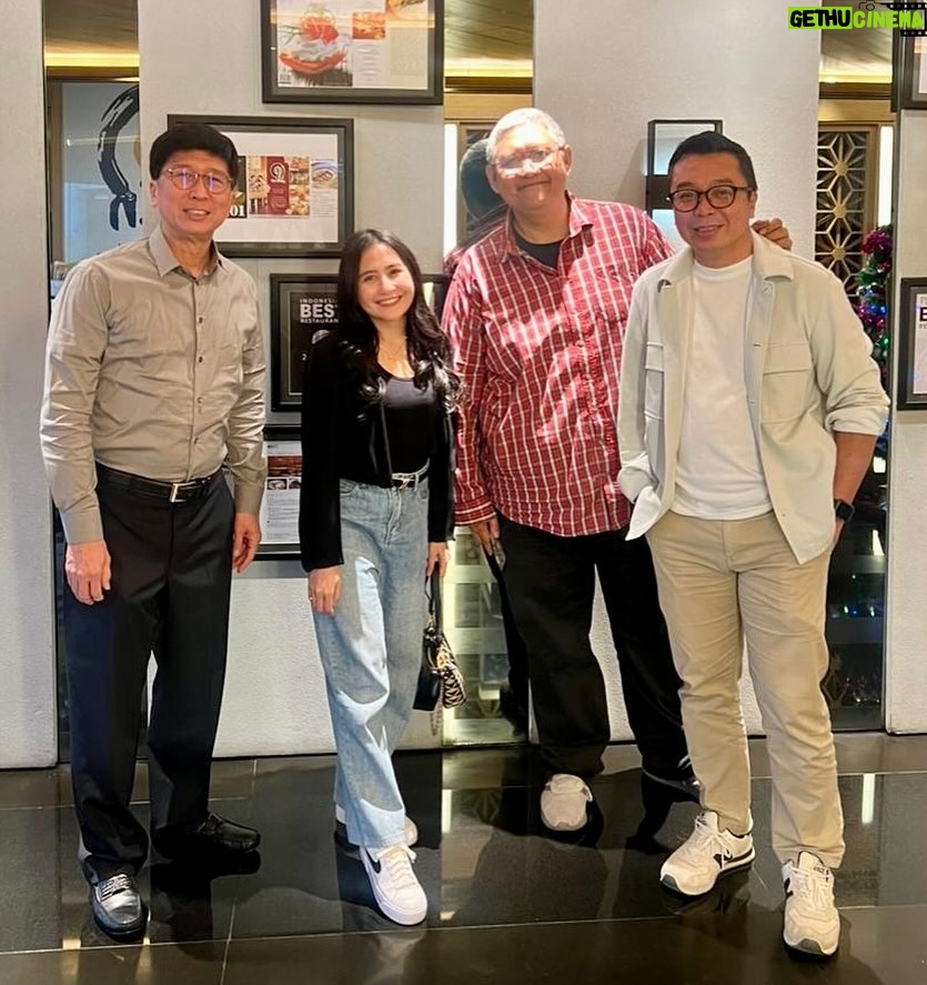 Indra Yudhistira - 270 Likes - Thanks @prillylatuconsina96 buat diskusi seru hari ini.