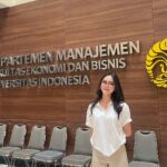 Indra Yudhistira Instagram - 20 tahun lalu, saya syuting film Biarkan Bintang Menari di kampus Universitas Indonesia. Saat itu saya bermimpi betapa bangganya saya jika kelak anak saya bisa kuliah di tempat ini. Mimpi 20 tahun lalu terwujud, @nadindarindra diterima di Fakultas Ekonomi dan Bisnis UI dan akan menjalani kuliahnya awal Agustus 2023. Selamat yah Nadinda.