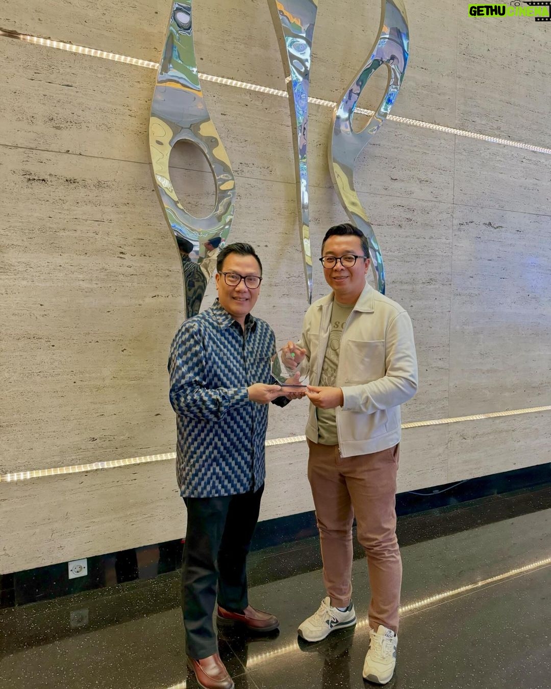 Indra Yudhistira - 1.4K Likes - Terima kasih atas 10 tahun yang indah dan luar biasa bersama Puteri Indonesia. 2024 saya undur diri.
Terima kasih utk Bu @putri_k_wardani209 , pak @angkasamega, bu @anjani_kusuma atas kepercayaannya selama ini. Semoga Puteri Indonesia semakin sukses.