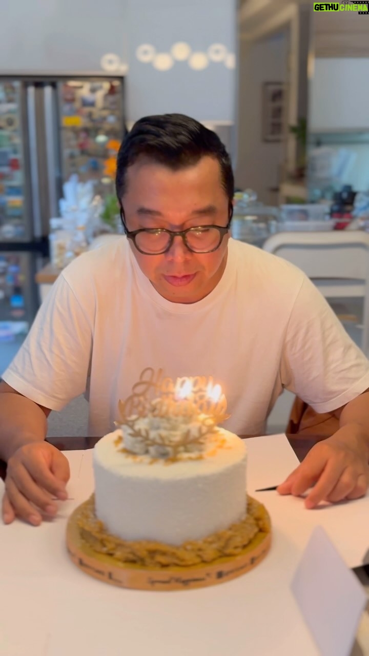 Indra Yudhistira - 181 Likes - Bersyukur tak terkira atas segala kebahagiaan yang Allah SWT berikan, pun di hari ini.
Terima kasih atas doa dan perhatiannya untuk para sahabat dan handai taulan semua yang tidak bisa saya sebut satu persatu. Semoga kebaikan menyertai kita semua. Amin.