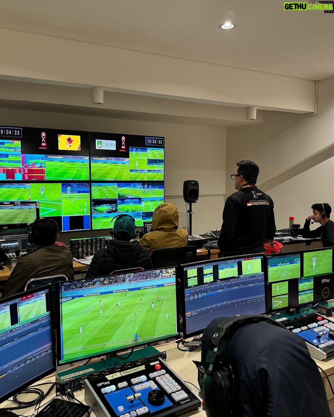 Indra Yudhistira - 269 Likes - Terima kasih untuk semua program director terbaik Indonesia yang berada dibalik siaran FIFA WCU17 Indonesia. Mereka mau terus belajar dan memperbaiki diri di setiap pertandingan yang akhirnya bisa mendapat apresiasi dari QC Director FIFA.