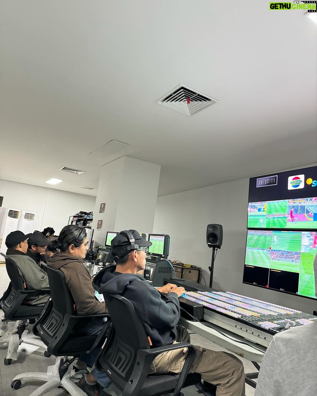 Indra Yudhistira - 269 Likes - Terima kasih untuk semua program director terbaik Indonesia yang berada dibalik siaran FIFA WCU17 Indonesia. Mereka mau terus belajar dan memperbaiki diri di setiap pertandingan yang akhirnya bisa mendapat apresiasi dari QC Director FIFA.