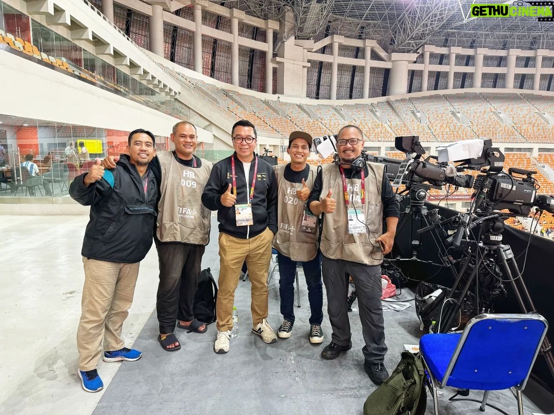 Indra Yudhistira Instagram - Host Broadcaster, Fifa World Cup U17, Jakarta. Terimakasih World Cup, Terimakasih Jakarta 🤍 . . #hostbroadcaster #fifaworldcup2023 #worldcupu17 #campersiep #jakartainternationalstadium