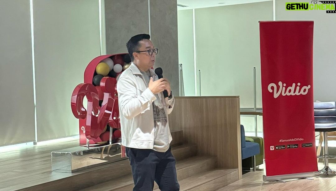Indra Yudhistira Instagram - Sharing session bersama Generasi Anak Band. Calon-calon penerus band Indonesia @perantaranya @ceplusrockabilly @manusiawicara @getraw_bandofficial @msfr.ofcl Saksikan kiprah Generasi Anak Band di @vidiodotcom