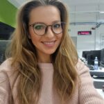 Inna Puhajkova Instagram - SOUTĚŽ BYLA UKONČENA 🤓 Ahoj instačci, mám pro vás slíbenou soutěž o brýle @crulle.eyewear na @alensa.cz Já se bez nich neobejdu v kině nebo v divadle, na sportovních zápasech (skoro nerozeznám hráče, když je zapomenu😄) a hlavně za volantem. Právě nejistota při řízení a rozostřené vidění mě před 5ti lety donutily jít na vyšetření zraku a pořidit si brýle🤓 I když mám jen půlky dioptrie, tak je to sakra rozdíl 🙏 Podmínky soutěže jsou jednoduché: 1. Sledujte můj profil @innapuhajkova a profil @alensa.cz 2. Označte v komentářích někoho (kamarádku,maminku,přítele), komu by brýle Crulle udělali radost. 26. února vylosuju jeden komentář a vyhráváte oba :) #spoluprace #soutez #alensa #crulleeyewear #bryle