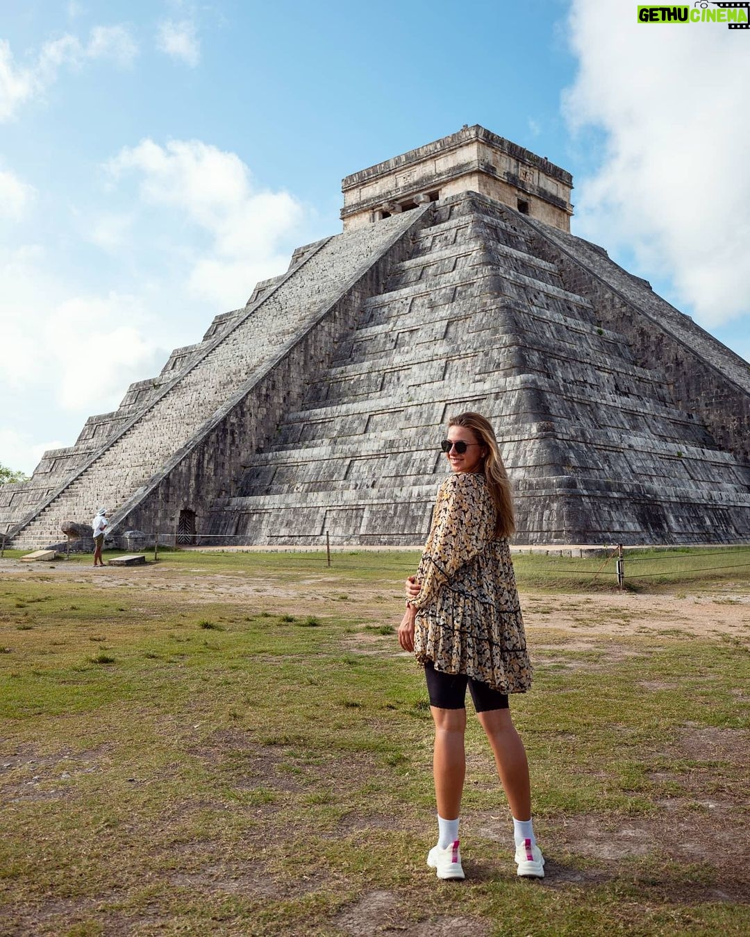 Inna Puhajkova Instagram - Chichén Itzá ✔ Koloseum v Římě ✔ Ještě mi jich schází 5 🙆♀️ *Rio de Janeiro - Socha Krista Spasitele *Velká čínská zeď *Peru - Machu Picchu *Jordánsko - Petra *Indie - Tadž Mahal Kam byste se chtěli podívat? #sedmdivusveta #sevenwondersoftheworld #traveltheworld Chichén-Itzá, Yucatan, Mexico