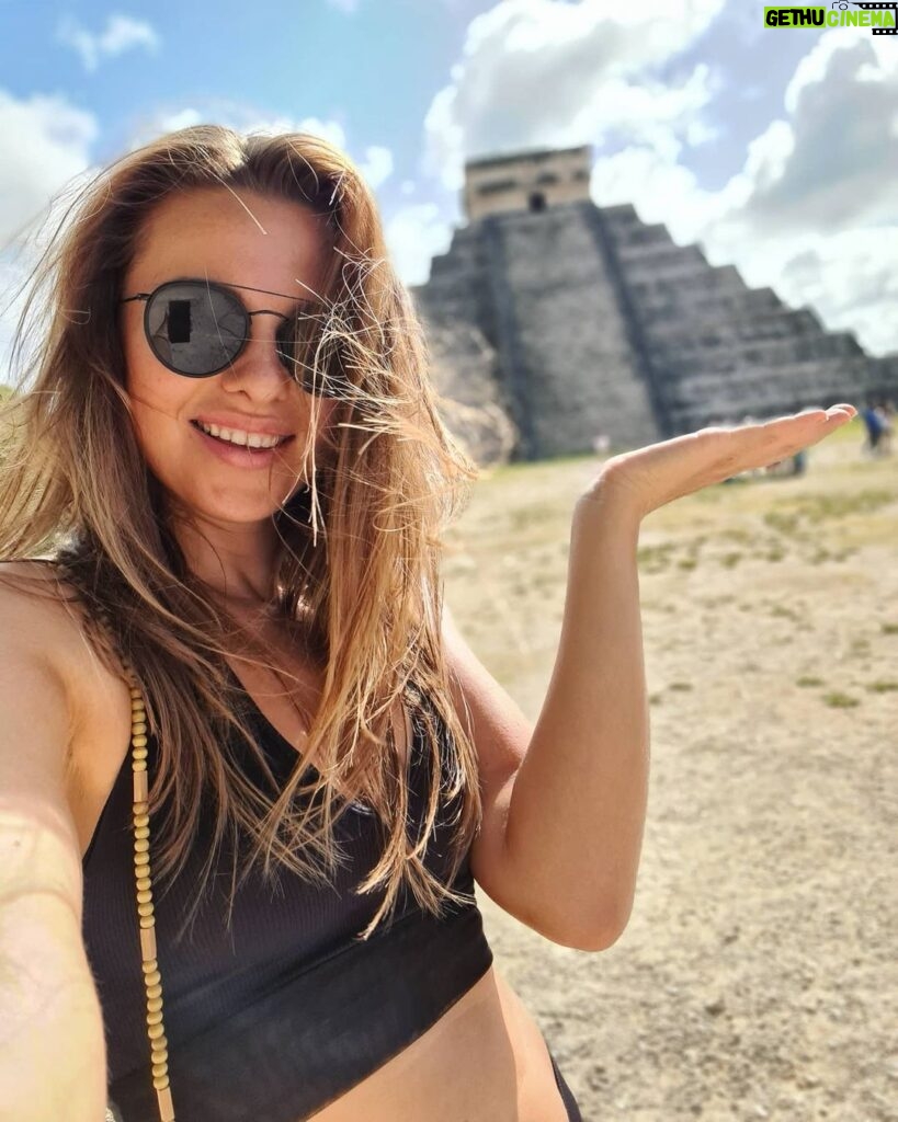 Inna Puhajkova Instagram - Dnešní výlet na Chichén Itzá, jeden z nových sedmi divů světa ✔🙌 #mexico #chichenitza #yucatan #travel #traveltheworld #traveltips #sunnyday #sundayfunday #selfie #sevenwondersoftheworld # Chichén-Itzá, Yucatan, Mexico