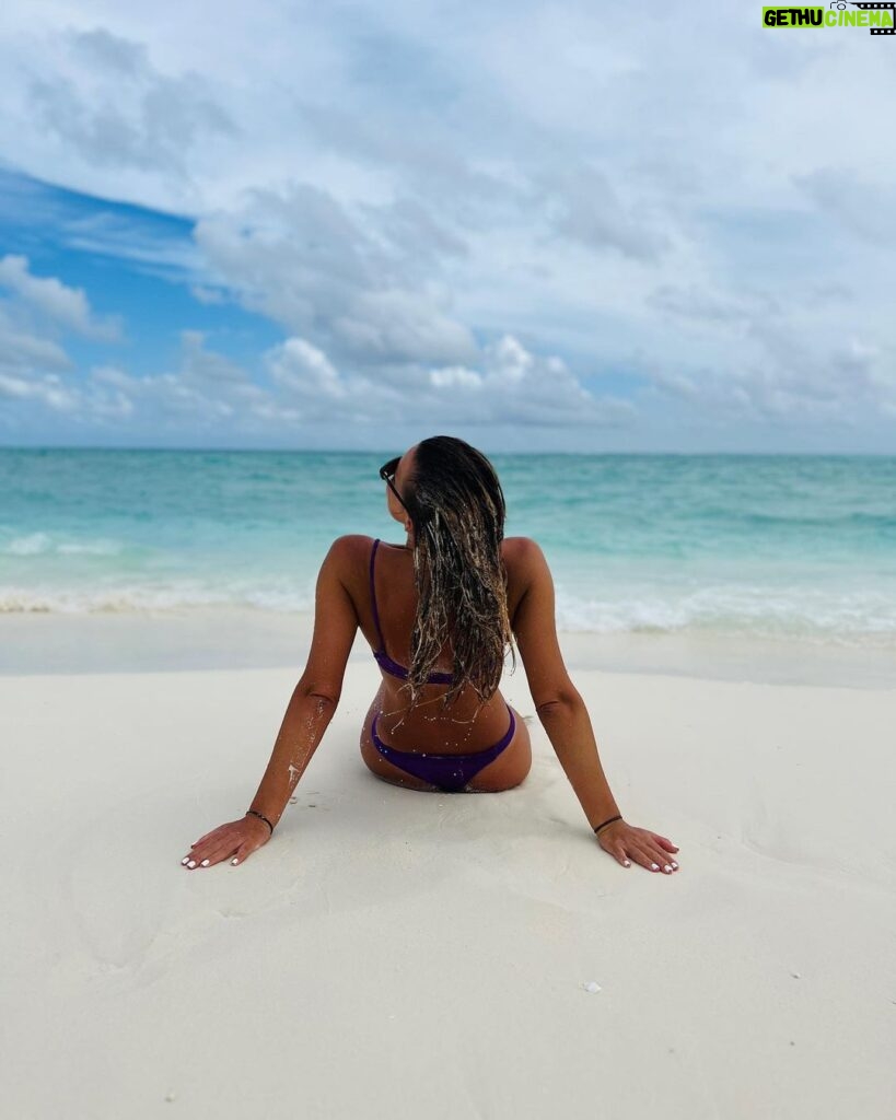 Inna Puhajkova Instagram - ☀️🏝️😎🙏 Gimme, gimme that sunshine, sunshine Gimme, gimme them good times, good times.. Nothing, nothing but good vibes, good vibes.. Gimme, gimme that sunshine, sunshine.. Maldives Islands