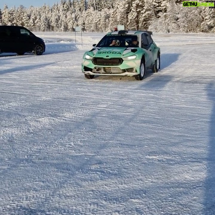 Inna Puhajkova Instagram - Další krásný zážitek s Fabia RS Rally2 🤩💚 Navíc v nádherném prostředí švédské zasněžené krajiny to absolutně nemělo chybu! @skodacr a @skodamotorsport 🫶 #fabiarsrally2 #skoda #skodamotorsport #sweden #4x4winterexperience #presstrip #beautifulweekend #frozenlake #östersund #funtime #grateful Östersund, Jämtland, Sweden