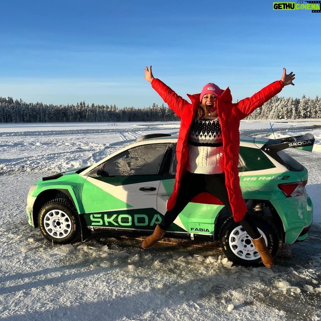 Inna Puhajkova Instagram - Další krásný zážitek s Fabia RS Rally2 🤩💚 Navíc v nádherném prostředí švédské zasněžené krajiny to absolutně nemělo chybu! @skodacr a @skodamotorsport 🫶 #fabiarsrally2 #skoda #skodamotorsport #sweden #4x4winterexperience #presstrip #beautifulweekend #frozenlake #östersund #funtime #grateful Östersund, Jämtland, Sweden