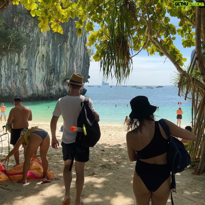 Inna Puhajkova Instagram - Hong Island byl pro mě #mustsee 🇹🇭 Kdysi jsem si tohle místo uložila v Google Maps a až tady zjistila, že jsem tak blízko, takže nebylo o čem přemýšlet. . Nejsem fanoušek organizovaných výletů..všude mraky turistů a omezený čas na jednotlivých místech mi prostě vadí, ale udělala jsem pro jednou výjimku a stálo to za to 🙌 #hongisland #travel #love #thailand #beautiful #beautifuldestinations #travellover #traveltheworld #livelife #livelovelaugh