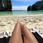 Inna Puhajkova Instagram - Hong Island byl pro mě #mustsee 🇹🇭 Kdysi jsem si tohle místo uložila v Google Maps a až tady zjistila, že jsem tak blízko, takže nebylo o čem přemýšlet. . Nejsem fanoušek organizovaných výletů..všude mraky turistů a omezený čas na jednotlivých místech mi prostě vadí, ale udělala jsem pro jednou výjimku a stálo to za to 🙌 #hongisland #travel #love #thailand #beautiful #beautifuldestinations #travellover #traveltheworld #livelife #livelovelaugh