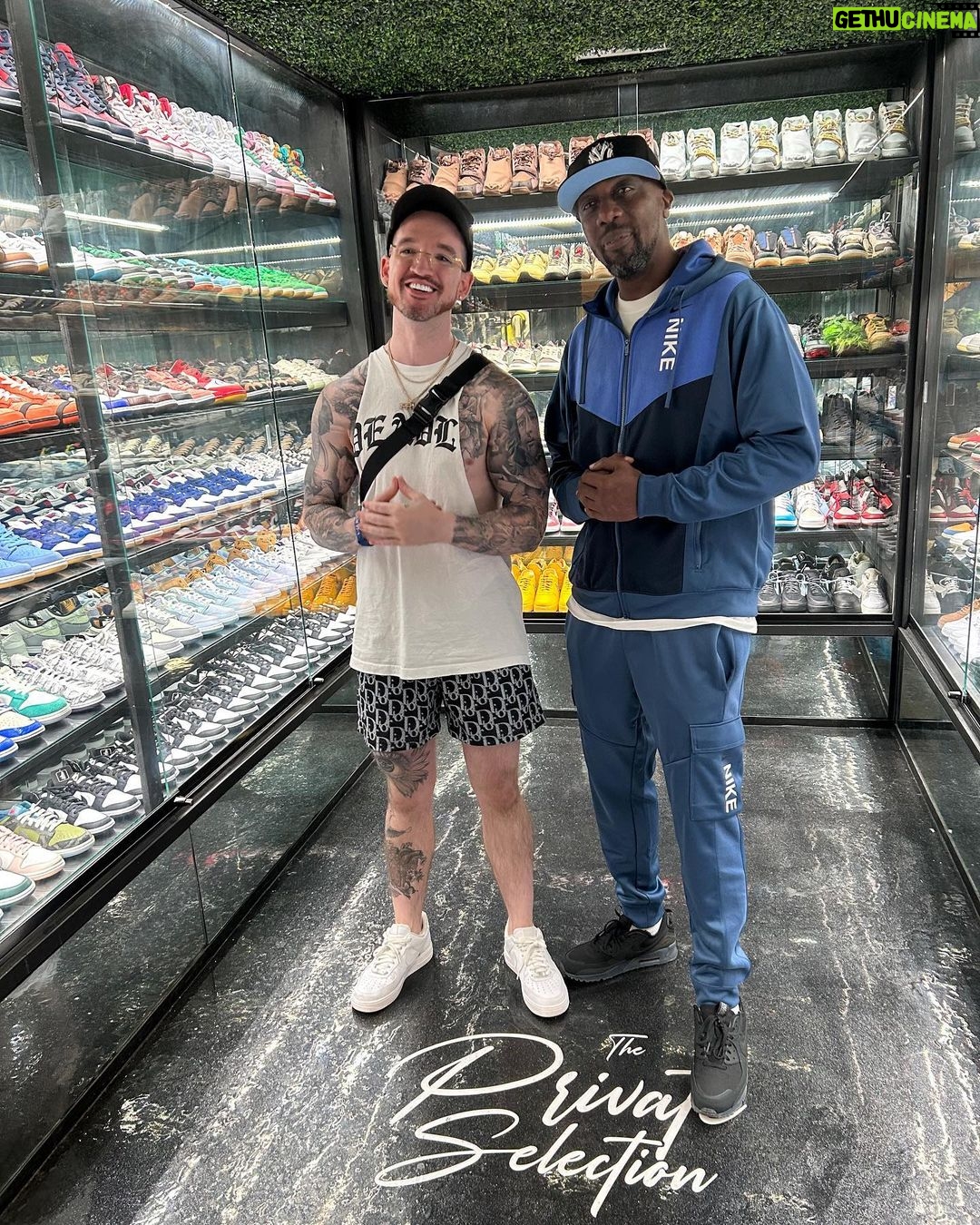 Inspectah Deck Instagram - S/O 2 da skwad @prvt.selection #dallas and my boy @beammmeupscotty I’m bout 2 pull-up again #jordan1junkie