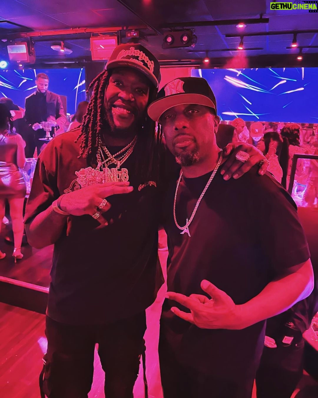Inspectah Deck Instagram - In motion with my guy big @trezz_8 #sixers #nba #wutang #hiphop #nysom 🔌🔌