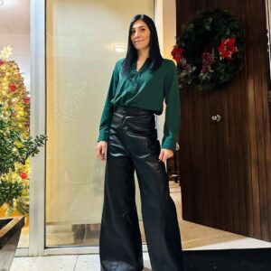 Irene Aldana Instagram - Feliz Navidad a todos ! ❤️🎄

Outfit :
👖: @maison.aldana 
👚: @flora_clothing_mx 

#christmas #navidad #outfit #holidays #designer #clothes #fashion #fashiondesigner