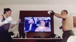 Irene Aldana Instagram - 😒🙄🤣

#Repost @franciscograssolobo
・・・
Hablando de Timing! Y técnicas ancestrales! 🙏🏼🥷

#coach #bullying #joke #fun #sparring #franciscograsso #lobomma #ufc #irenealdana