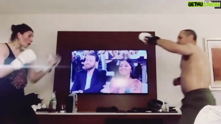 Irene Aldana - 9K Likes - 😒🙄🤣
#Repost @franciscograssolobo
・・・
Hablando de Timing! Y técnicas ancestrales! 🙏🏼🥷
#coach #bullying #joke #fun #sparring #franciscograsso #lobomma #ufc #irenealdana