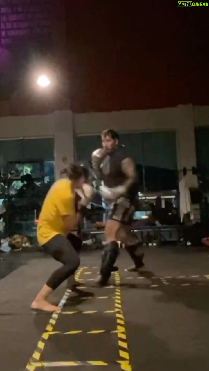 Irene Aldana Instagram - Preparándome para el que gane de Bone Jones vs Ciryl Gane 🦾 🏆 😝 🤣gracias @alejandro_goliath_solorzano por no matarme. dos metros de estatura, ciento y tantosssss kilos ! 😅 #ufc #lobomma #heavyweight #bantamweight #mexico #team #teammate #gym #sparring #boxeo #boxing #cletoreyes #hechoenmexico #ufc285 #bonejones #cirylgane Lobo Gym Mma