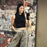Irene Aldana Instagram - Tuvimos que cortar unos cuantos varios demasiados centímetros de cabello para perder un .1 de libra Qué les parece el nuevo look exprés ? 💇🏻‍♀️🥲🤪 #weightcut #haircut #mmalife #soyouwannabeafighter #mma #wmma #ufc #ufc296 #bantamweight