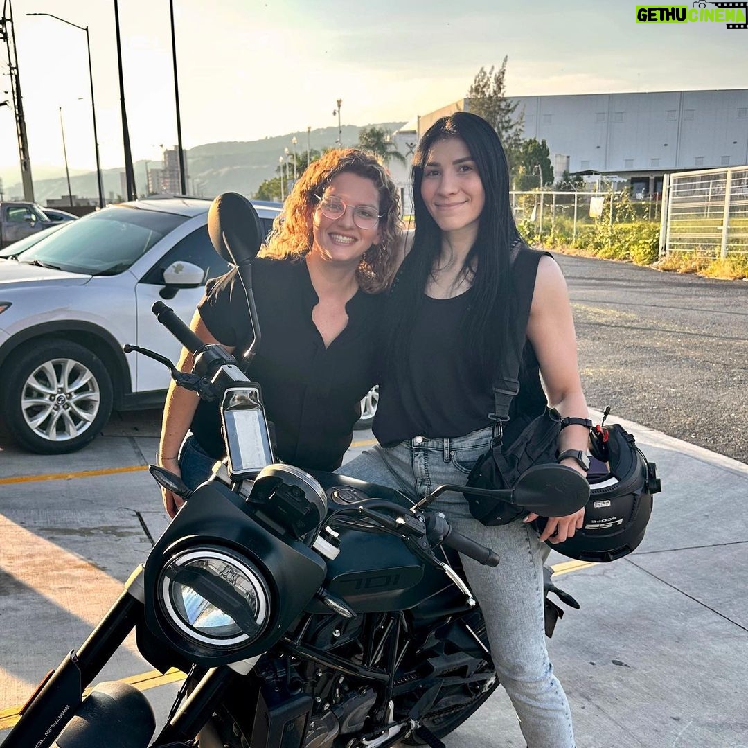 Irene Aldana - 6.5K Likes - La mejor 🤩
Gracias @vero_stylist por tanto apoyo !
@glamoryhairstudio ya se siente cómo estar en casa. 💇🏻♀️💁🏻♀️🙅🏻♀️
#beautysalon #hair #beauty #salondebelleza #gdl