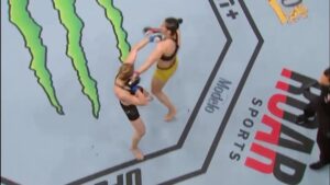 Irene Aldana Instagram - Así se escucha un golpe limpio!  Y en este camp lo hemos escuchado y sentido como nunca. 😵🫡👊🏼🇲🇽 #proudcoach #andnew  #lefthook  #ko  #ufc289 #boxeomexicano