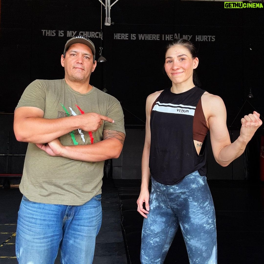 Irene Aldana - 6.5K Likes - This is my church.. This is where I heal my hurts. 👹🔥
Entrenamiento físico con @fer_quirozd @fq_fitnessandquality
🎽 : @venumstoremx
#somosmargut #lobomma #coach #workout #funcitonaltraining #unstoppable #fitness #mma #gym #ufc #ufc289 #mexico #teamirene #venum