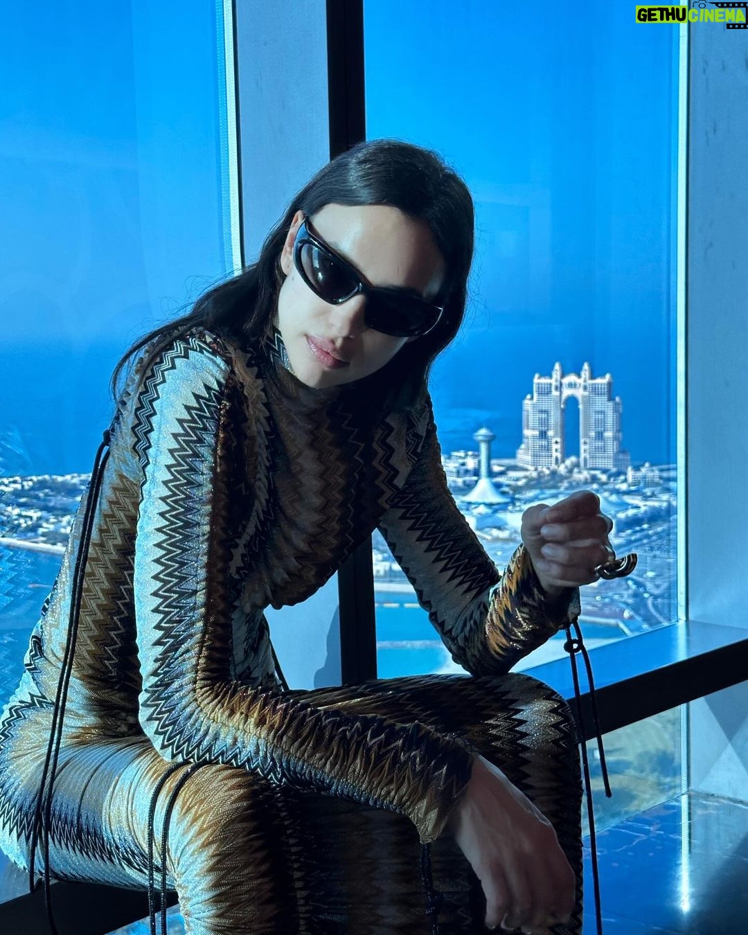 Irina Shayk Instagram - d best 48h in Abu Dhabi . Thank u for having me @visitabudhabi 💙 #abudhabiculture #inabudhabi