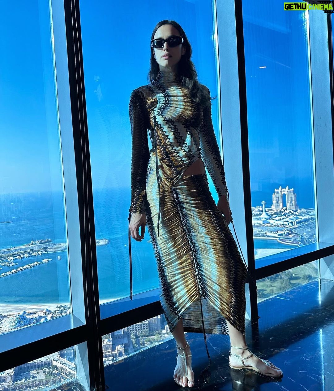 Irina Shayk Instagram - d best 48h in Abu Dhabi . Thank u for having me @visitabudhabi 💙 #abudhabiculture #inabudhabi