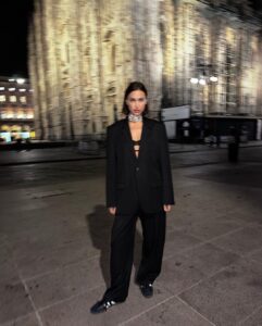 Irina Shayk Instagram - The most beautiful exhibition @palazzorealemilano #Unveiled🖤 Congrats @luigiandiango so proud of u .