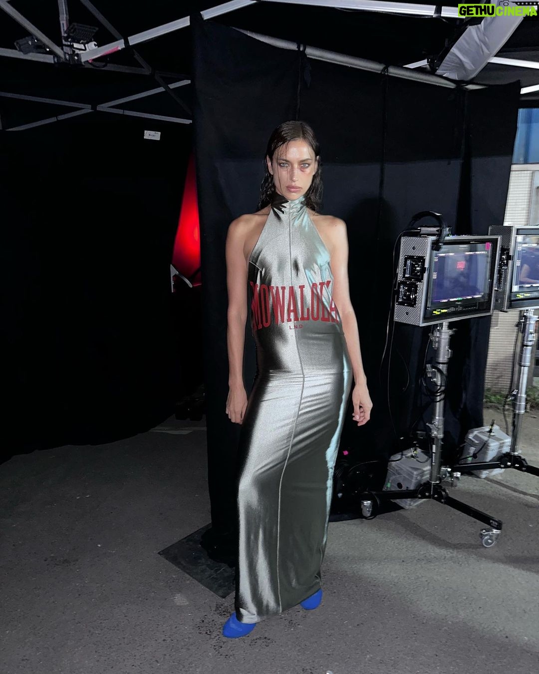 Irina Shayk Instagram - Thank u @mowalola SS24 “crush” for having me open your Amaz show 🖤🖤🖤 styled by #lottavolkova