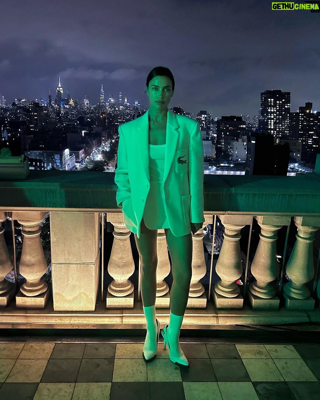 Irina Shayk Instagram - Last nite 🌃@lacoste @pelagia.kolotouros 💚💚