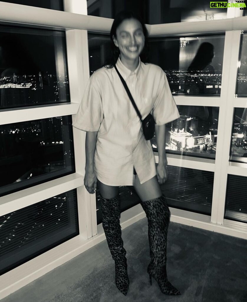 Irina Shayk Instagram - 12 h in Vegas…