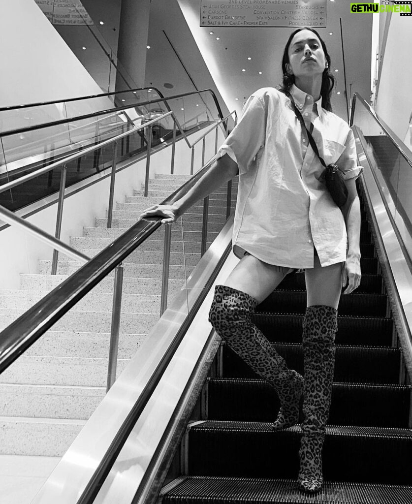 Irina Shayk Instagram - 12 h in Vegas…