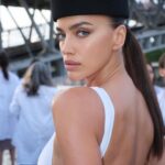Irina Shayk Instagram - ALAÏA 🖤 @pieter_mulier 🖤 @ashleybrokaw @patmcgrathreal @duffy_duffy