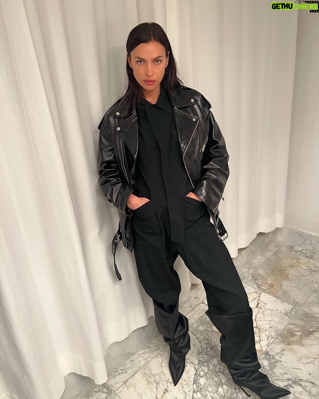 Irina Shayk Instagram - Special and Fun weekend …. Lol @riccardotisci17 🖤