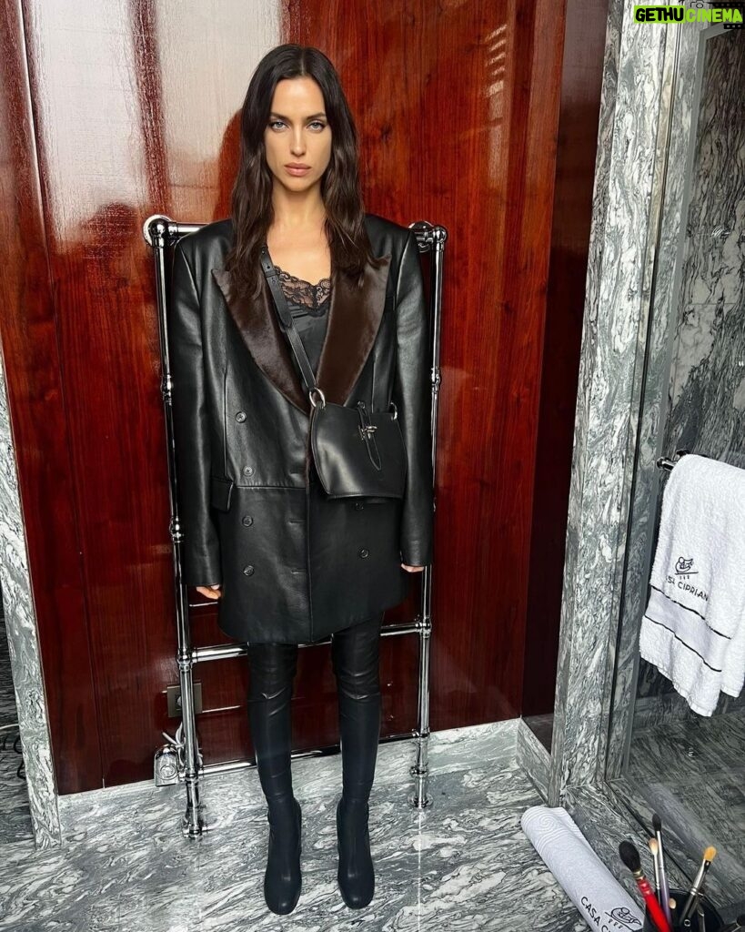 Irina Shayk Instagram - Fittings, looks , backstages … fashion weeks round the 🌎