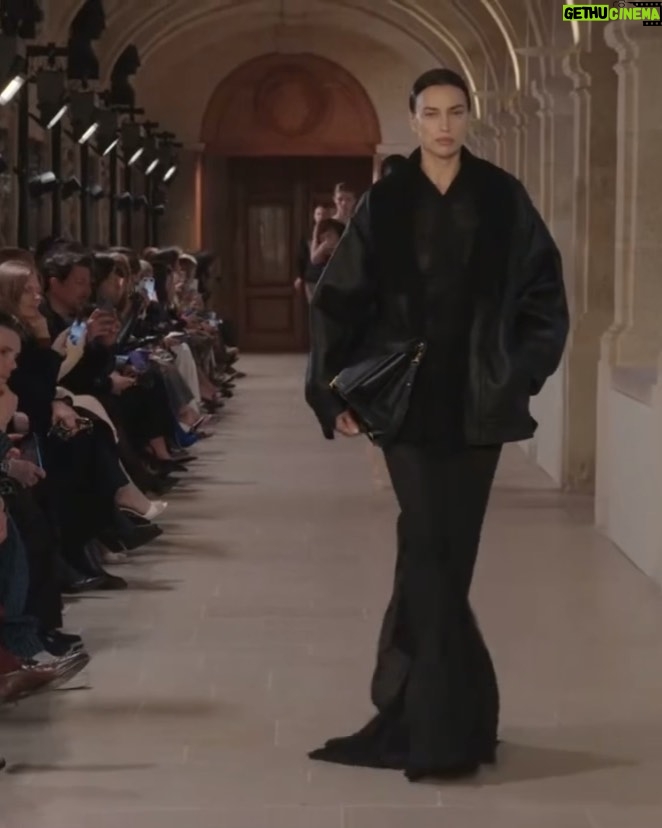 Irina Shayk Instagram - Thank you @victoriabeckham 🖤what a beautiful show .. @piergiorgio @dmcasting @jane_how