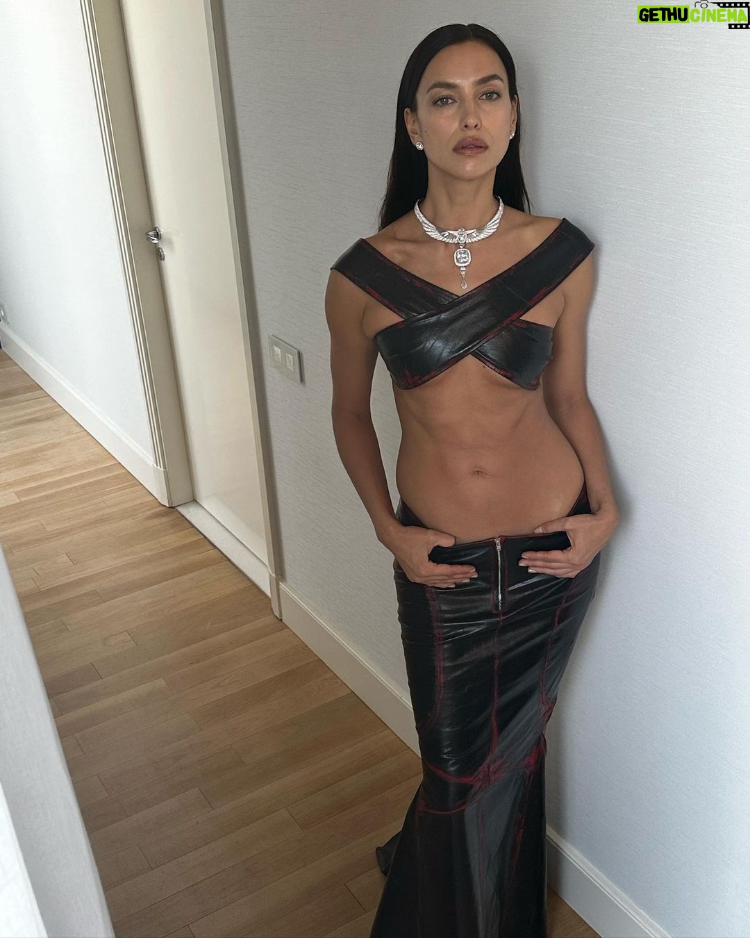 Irina Shayk Instagram - When women understand women @mowalola @messikajewelry 🖤