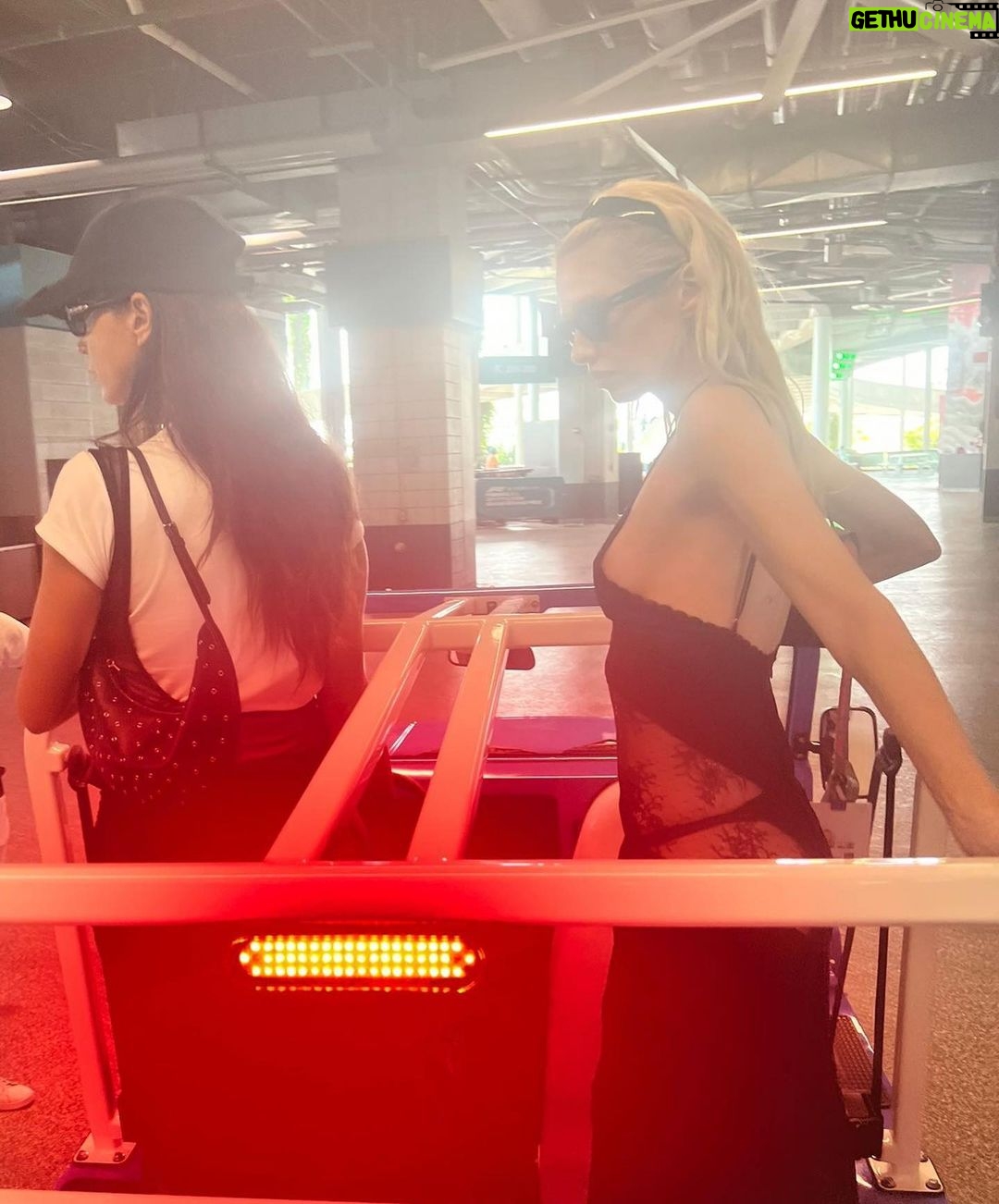 Irina Shayk Instagram - Happy bday to my bestie . I love u @stellamaxwell 👑 So lucky to have u in my life ❤️❤️❤️
