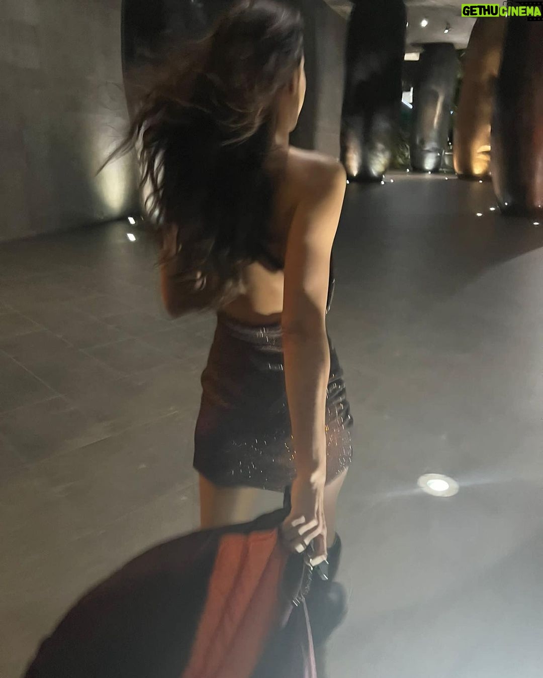Irina Shayk Instagram - Smoking my grissini off…