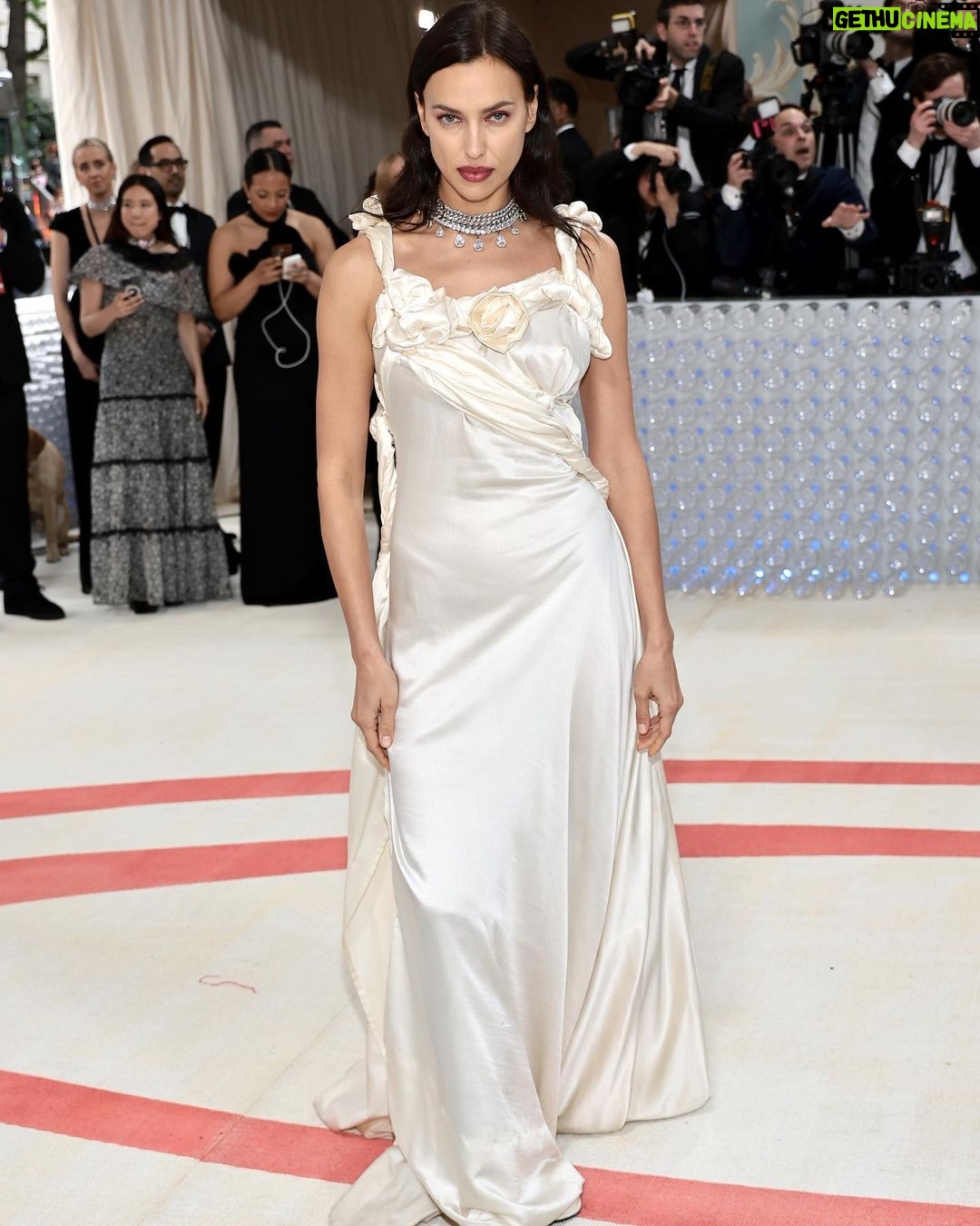 Irina Shayk Instagram - I am honored to wear this masterpiece tonight for Met Gala @yohjiyamamotoofficial . This is an archive dress from SS1998 collection. I was always a big admirer of mister Yohji and his talent. Thank you Mr Yohji and all his team to make my dream come true. @anakhouri π