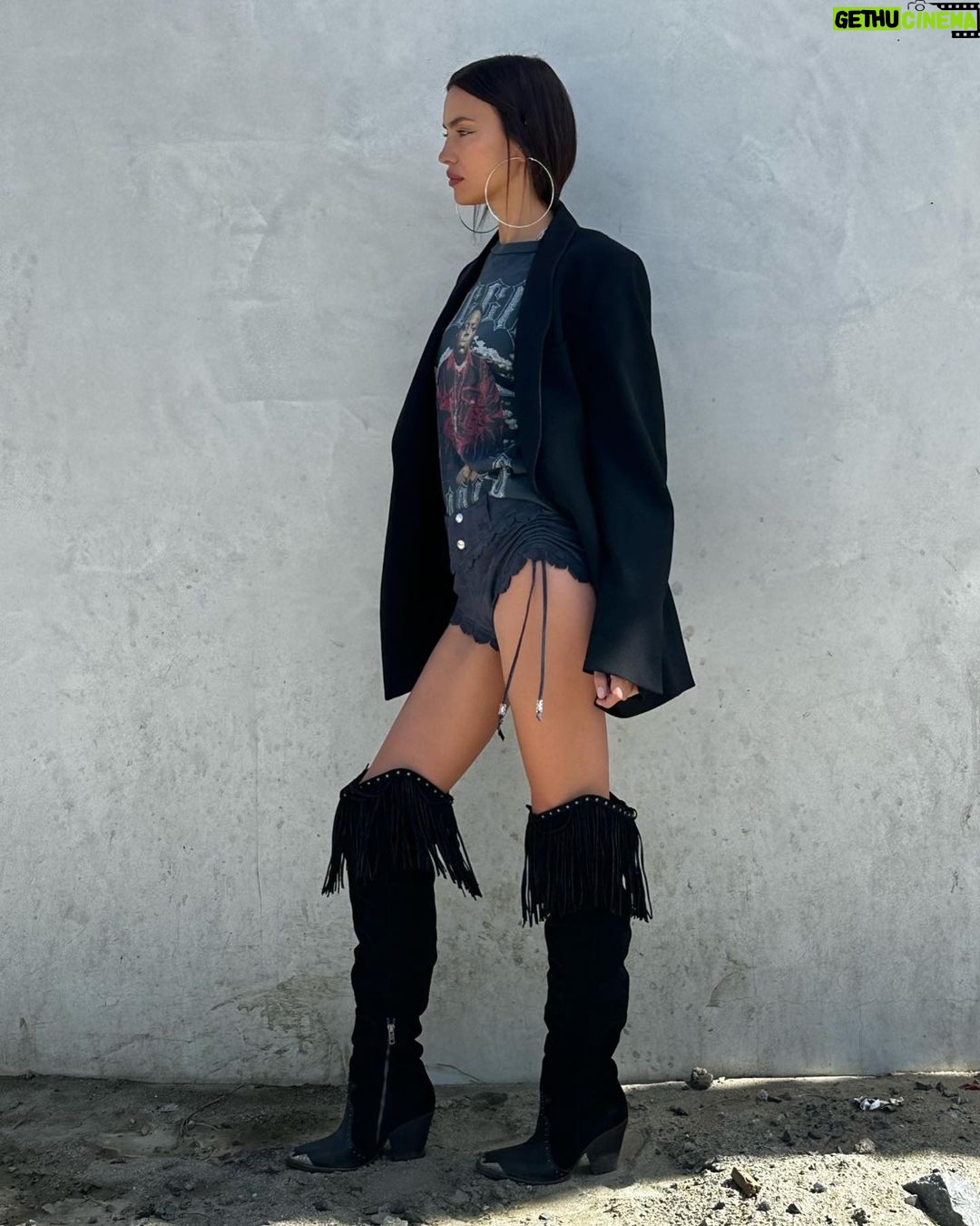 Irina Shayk Instagram - Few days back in desert ….