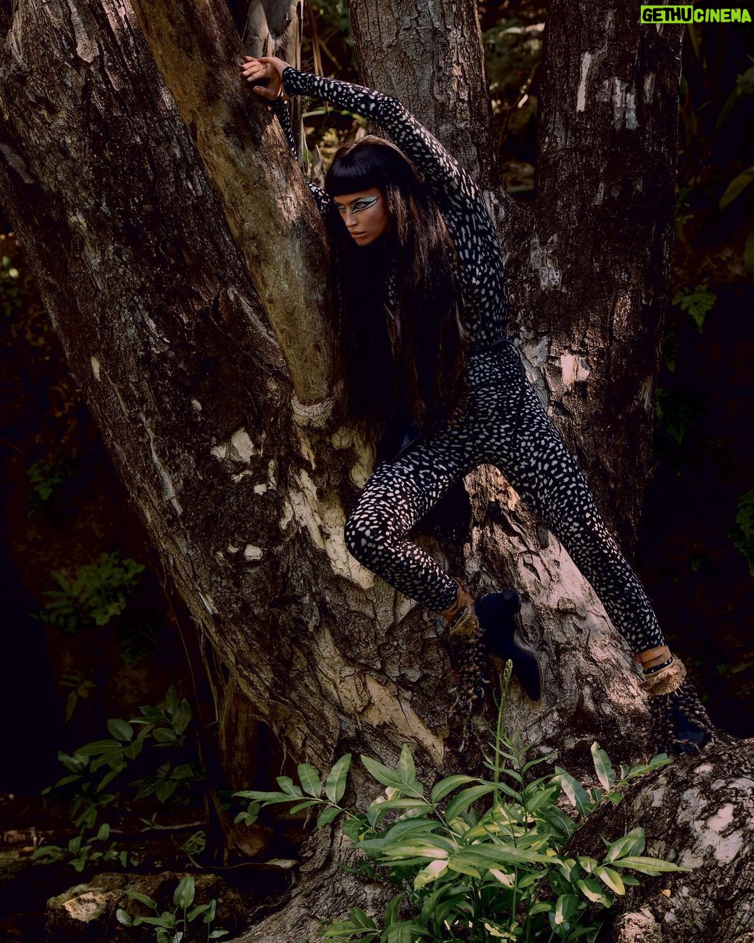 Irina Shayk Instagram - @voguemexico @inezandvinoodh wearing my fav @riccardotisci17 burb dress and more …..