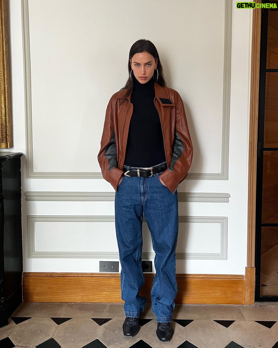 Irina Shayk Instagram - Fittings, looks , backstages … fashion weeks round the 🌎
