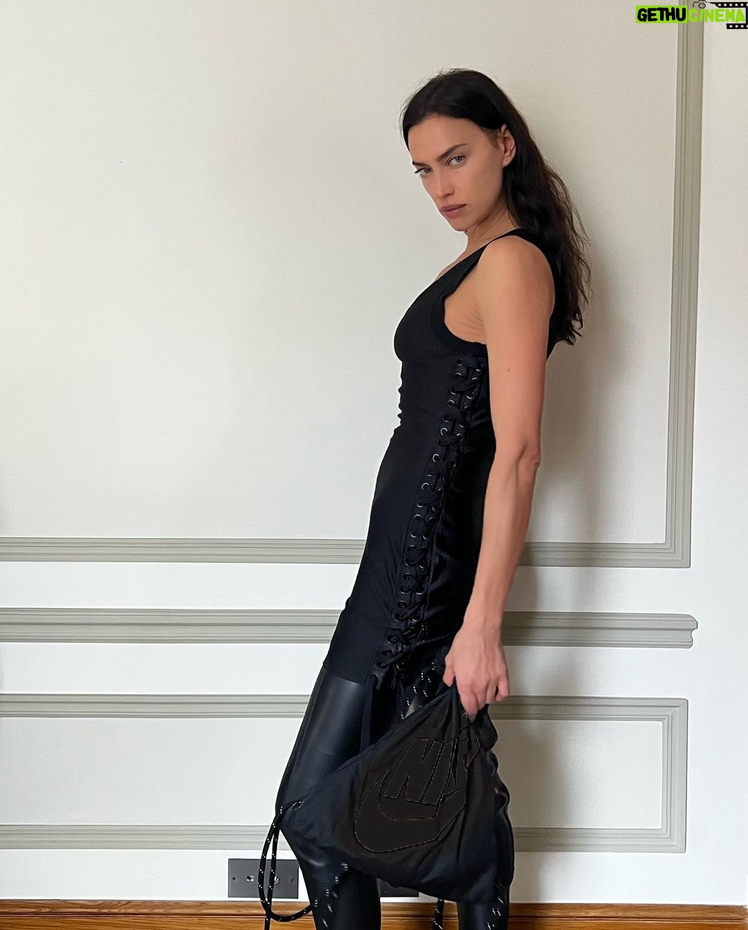 Irina Shayk Instagram - Fittings, looks , backstages … fashion weeks round the 🌎