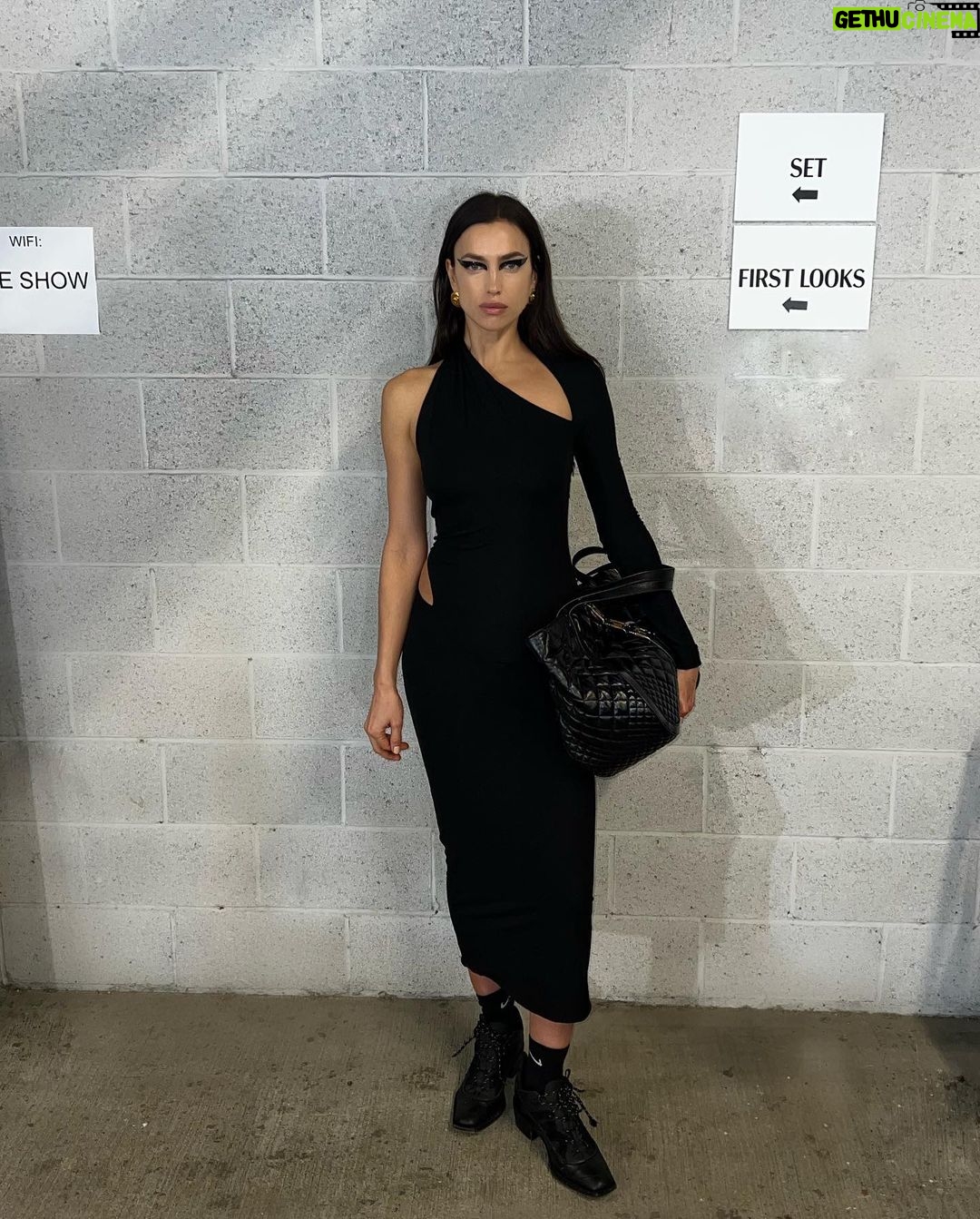 Irina Shayk Instagram - Fittings, looks , backstages … fashion weeks round the 🌎