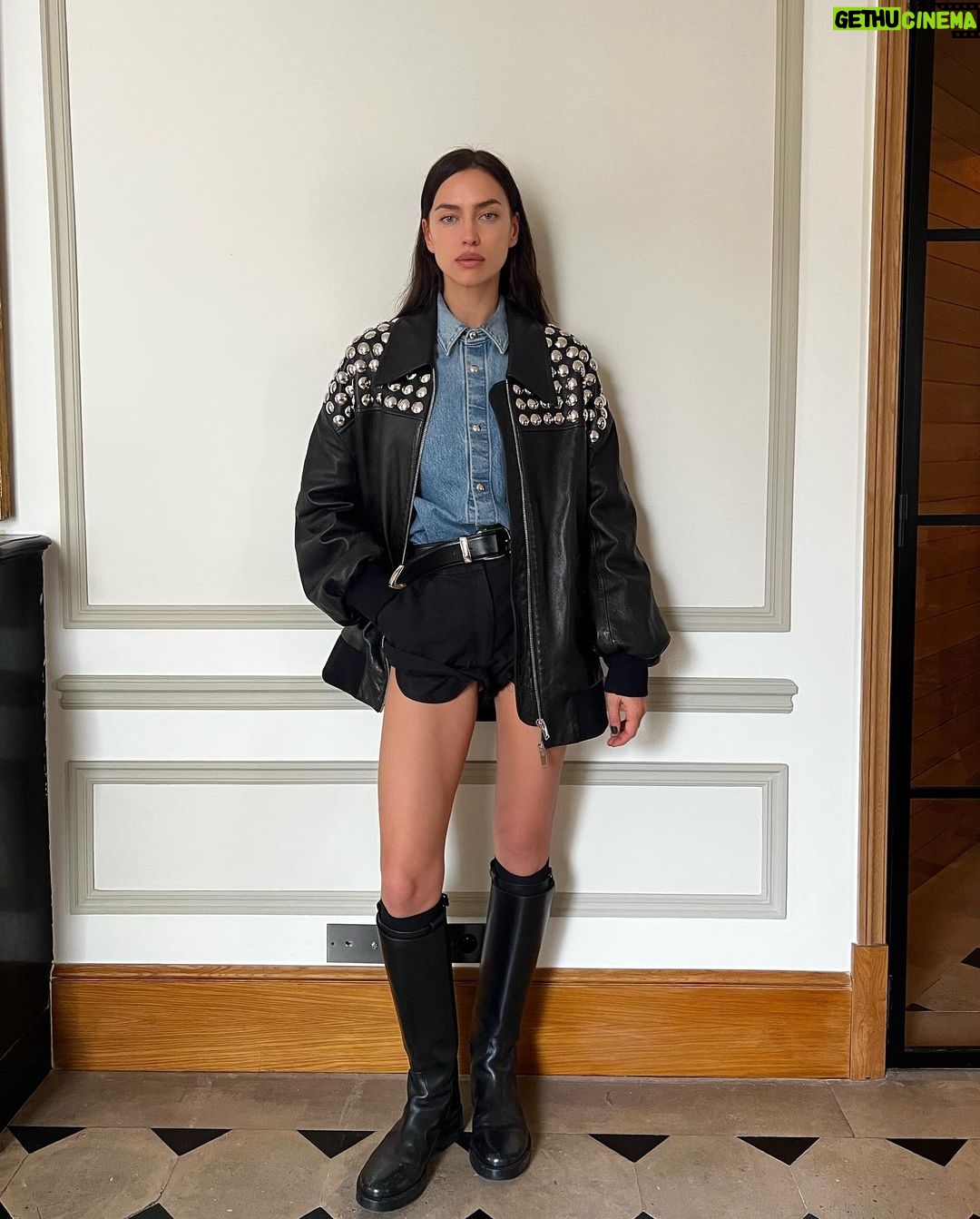 Irina Shayk Instagram - Fittings, looks , backstages … fashion weeks round the 🌎