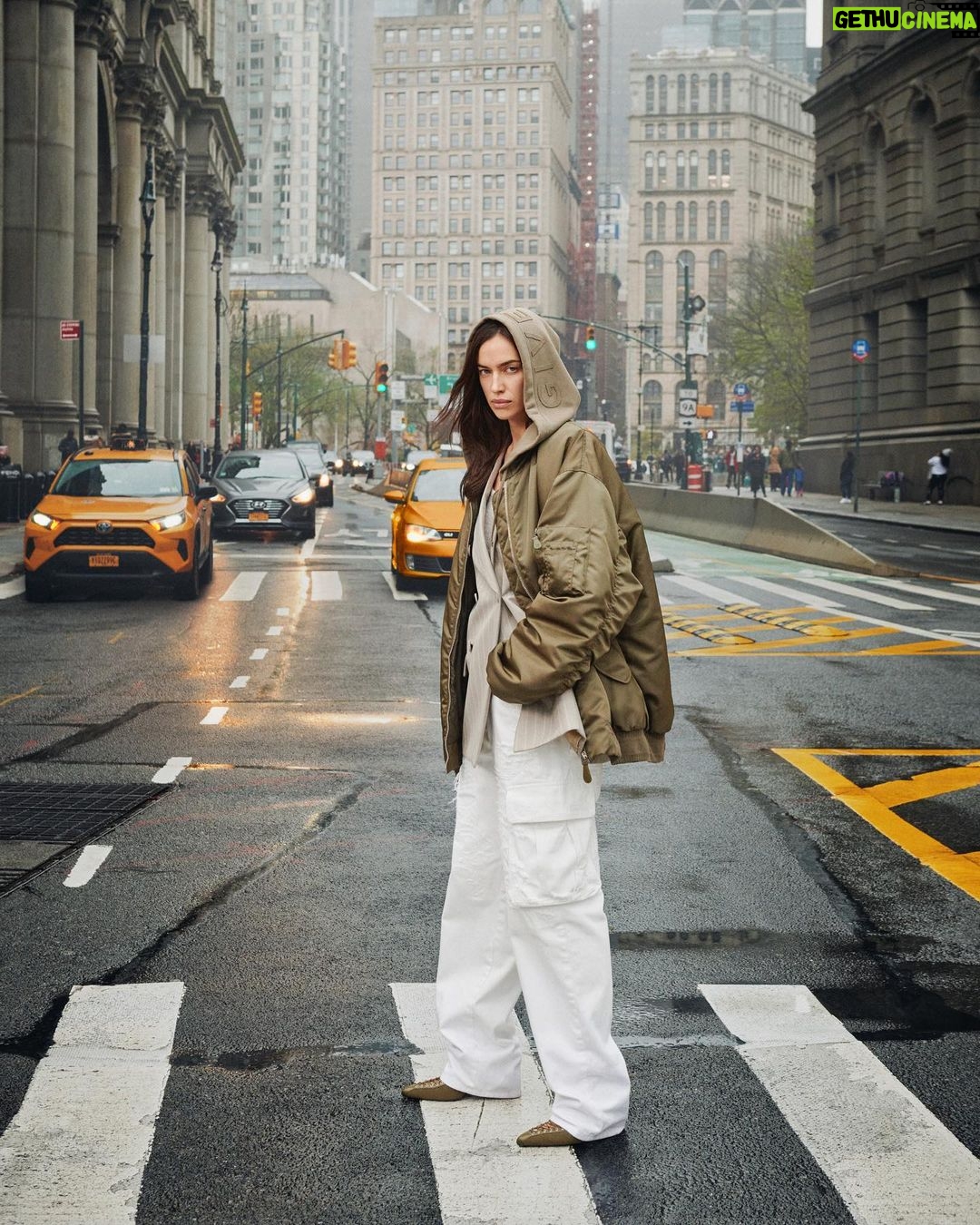 Irina Shayk Instagram - Casual day with @voguemagazine