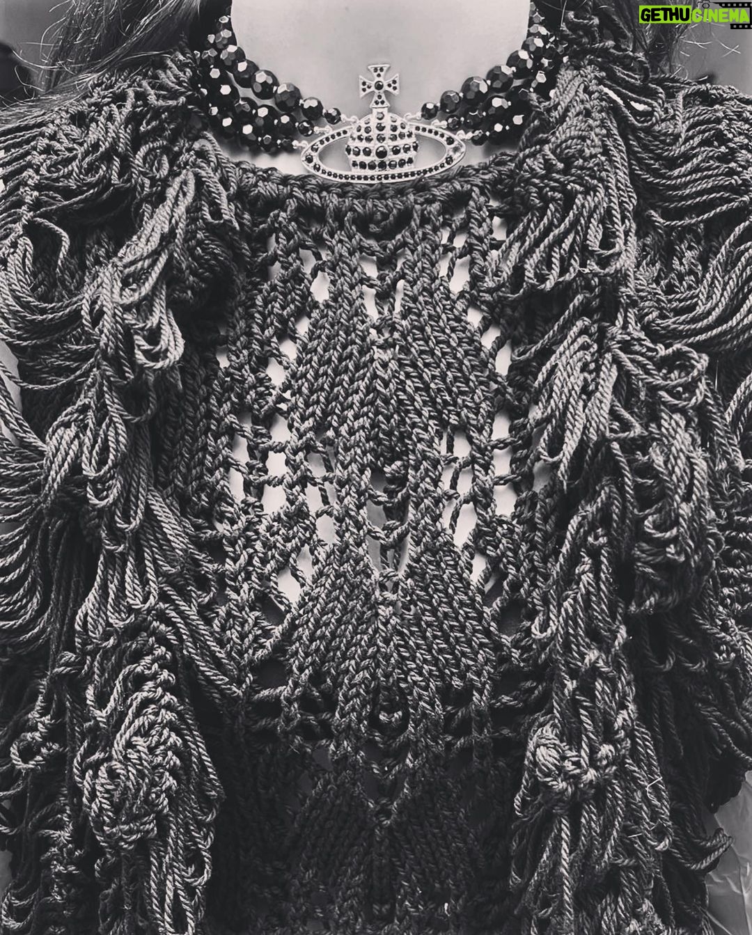 Irina Shayk Instagram - Westwood land … @viviennewestwood @ndreaskronthaler