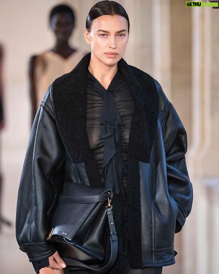 Irina Shayk Instagram - Thank you @victoriabeckham 🖤what a beautiful show .. @piergiorgio @dmcasting @jane_how